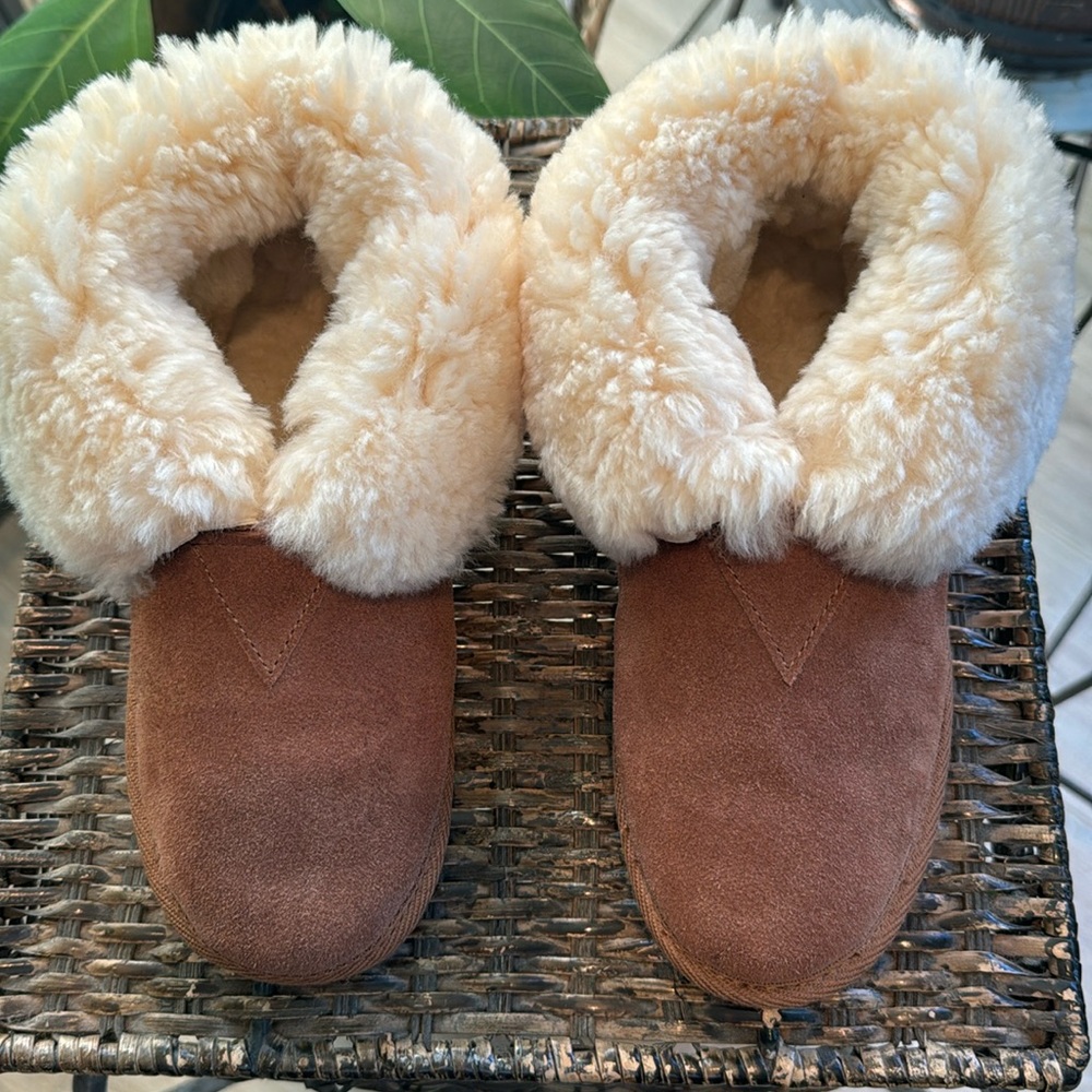 RJ’S Fuzzies sheepskin slippers women’s‎ chestnut size 5